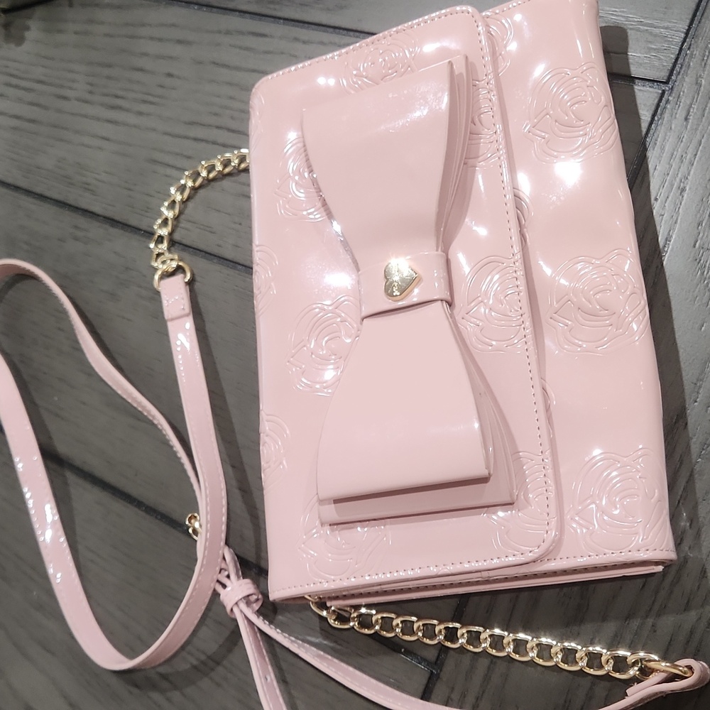 Betsey Johnson Pink Patent Bow Crossbody Bag - Picture 2 of 8